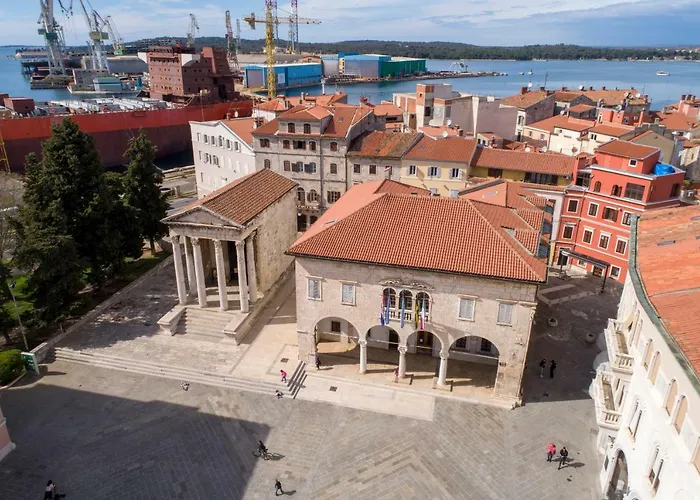 Piazza Foro With Free Parking Pula