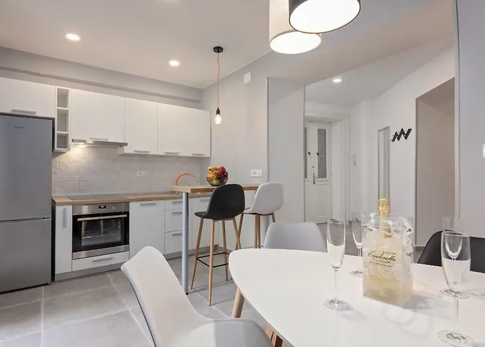 Piazza Foro With Free Parking Апартаменты