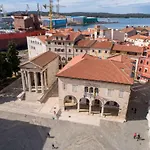 Piazza Foro With Free Parking Póla